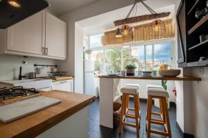 Elegant Apartment in Cascais with Fireplace - 80 m²