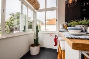 Elegant Apartment in Cascais with Fireplace - 80 m²