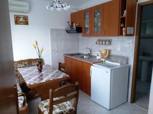 Charming apartment in Vinišće with parking included