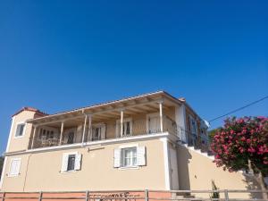 Spacious Apartment with Sea View in Tzamarelata - 90 m²
