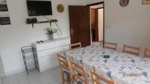 Charming Apartment in Gdinj + Garden