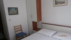 Charming Apartment in Gdinj + Garden