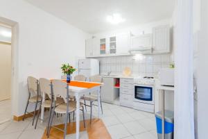 Charming apartment with private pool in Mastrinka - 98 sqm