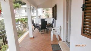 Charming Apartment with Sea View, Gdinj, 70 m², Garden