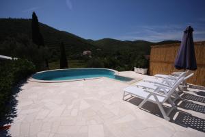 Spacious apartment in Žrnovo with shared pool 100 m²