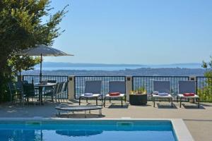 Family Villa in Solin with Pool