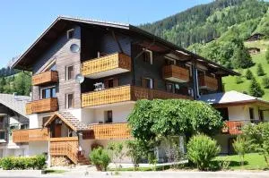 Appartement lumineux à La Chapelle-d'Abondance, vue montagne.