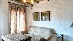 Comfortable House in Canillas de Albaida with Shared Pool