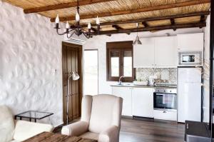 Comfortable House in Canillas de Albaida with Shared Pool