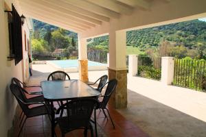 Charming Villa in Benamahoma + Pool