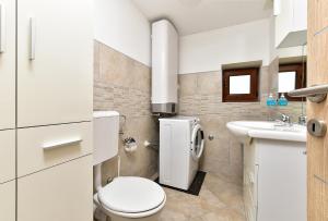 House Guran 2442