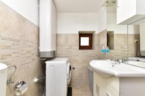 House Guran 2442