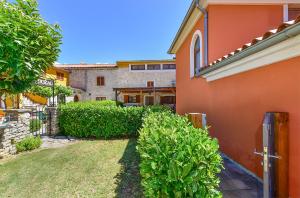 House Guran 2442