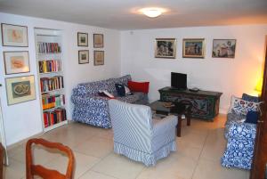 Spacious house in Lukoran with sea view