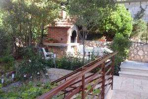 Modern apartment in Zavala, 50 m² with free parking.