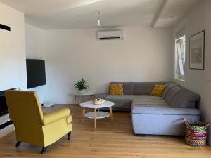 Two bedroom apartment with terrace and sea view