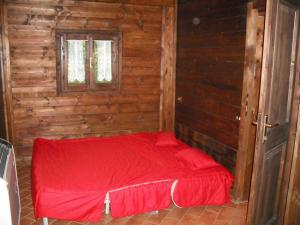 Comfortable Chalet in Giarola with Mountain View