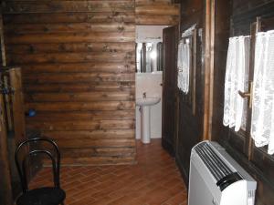 Comfortable Chalet in Giarola with Mountain View