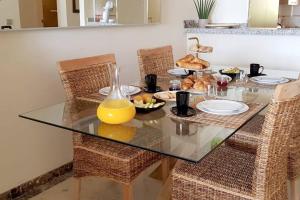Spacious apartment in La Cala de Mijas with sea view.