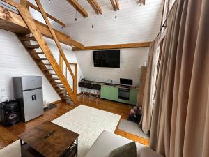 A-Frame Cabin Fizzy Colibița, Jacuzzi, TV & Terasse