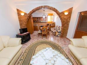 Spacious house in Berat with secure parking.