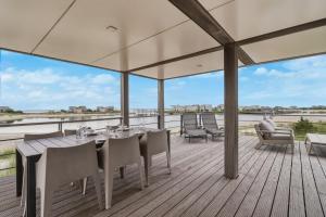 Villa 48 – Soft Sands | By the beach with views over the water