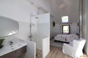 Maison confortable à Thégra avec grand jardin, idéale pour familles.