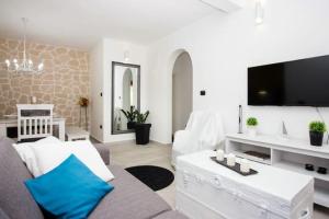 Modern Apartment in Trogir - 70 m² - Parking Included