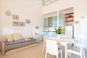 Small Villa with Garden, Steps from the Beach