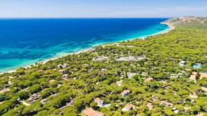 Small Villa with Garden, Steps from the Beach