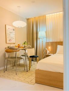 Gangnam,5 people,3minute walk from Seonjeongneung Station,20 minutes Jamsil, Itaewon