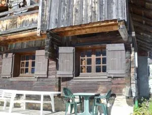 Maison chaleureuse à Notre-Dame-de-Bellecombe avec cheminée.