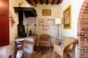 Charming House in Trequanda + Pool