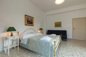 Spacious apartment in Ceraso with mountain view