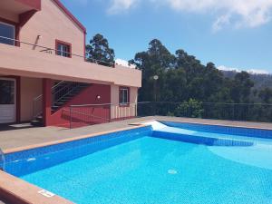 Modern apartment in Prazeres with shared pool, 150 m²