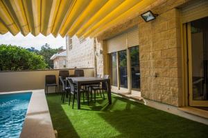Elegant Villa in Porto with Pool & Jacuzzi