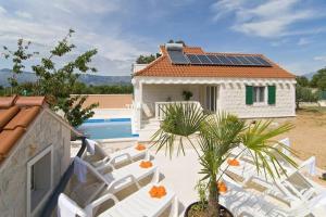 Charming Villa in Pučišća + Pool