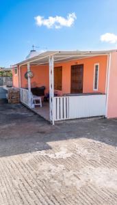 Charming studio with sea-view terrace in Souillac - 22 m².