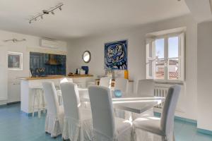Spacious Apartment in Forte dei Marmi - Sea View & Balcony
