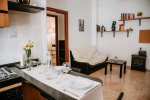 CineMaison - Near Metro - by Viva Domus