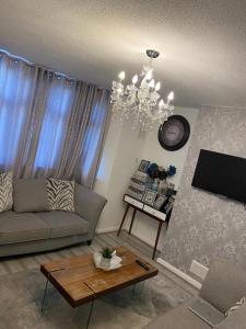 Summerhill Manor Retreat - 7 Bedroom House