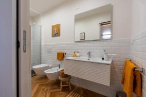 Vatican Suite: Steps to St. Peter by Viva Domus