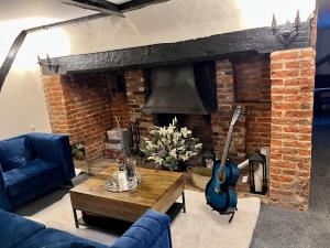 Summerhill Manor Retreat - 7 Bedroom House