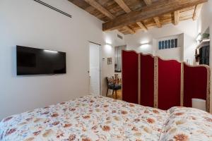 Vatican Suite: Steps to St. Peter by Viva Domus