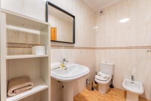 Los Boliches Rooftop Retreat • 1BR Sleeps 3 - Pass the Keys