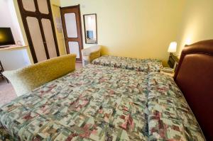 Triple Room with Sea View room in Hotel Tarconte