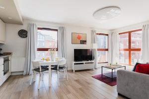 TOTU HOME Waterlane Island Apartments - Free Parking, Pool, Sauna, Gym
