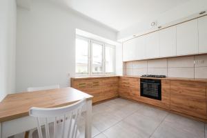 Warsaw Airport Harmony Apartment by BookingHost