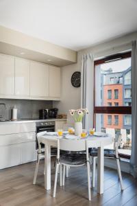 TOTU HOME Waterlane Island Apartments - Free Parking, Pool, Sauna, Gym