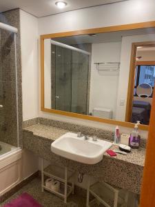 Apto com sacada e piscina